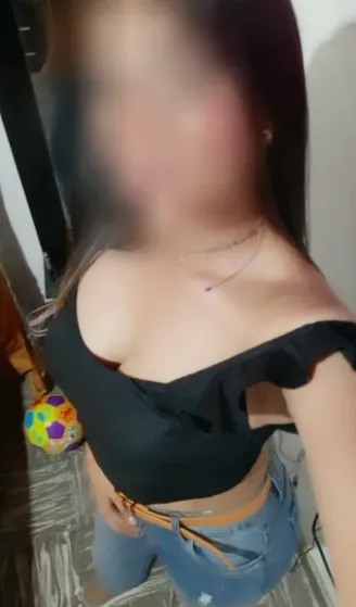 Amira, 39