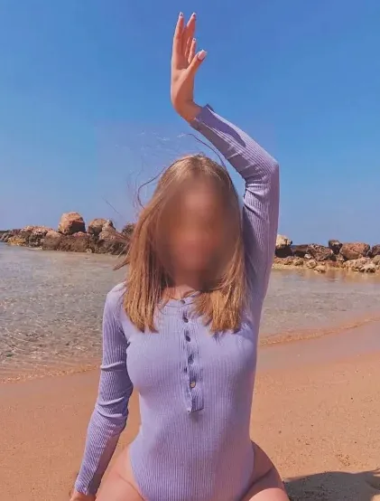 Anne, 27
