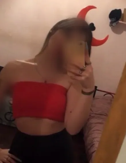 Ellen, 32