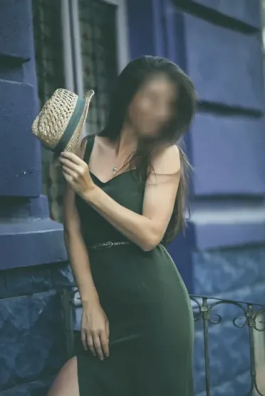 Emilia, 31