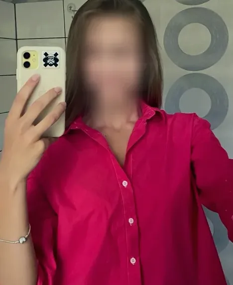 Emilie, 27