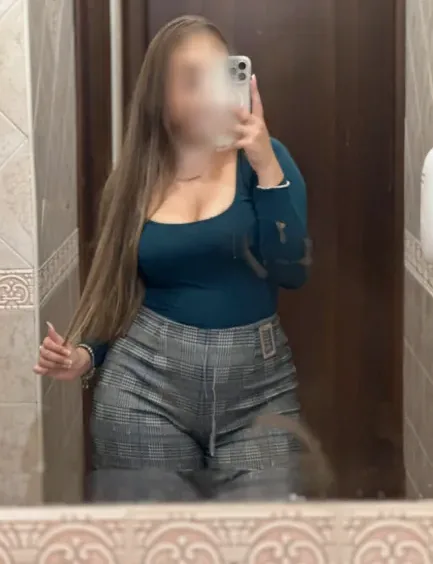 Emina, 24