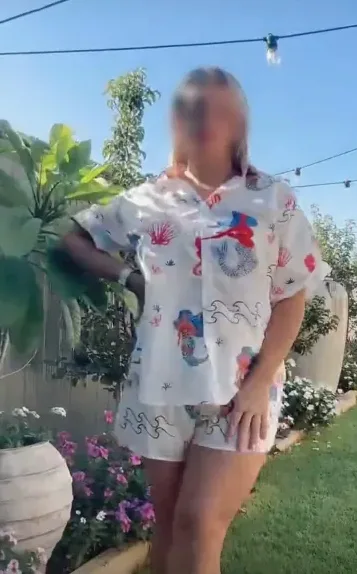 Helena, 33