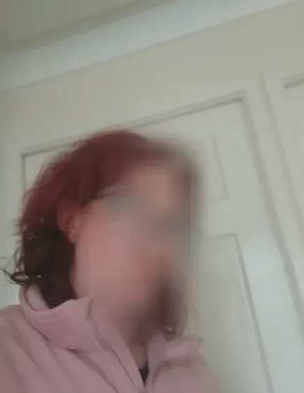 Julie, 33