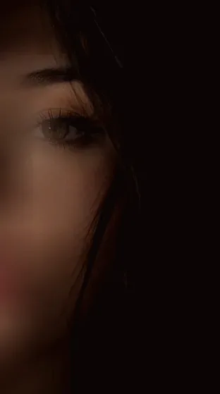 Laura, 26