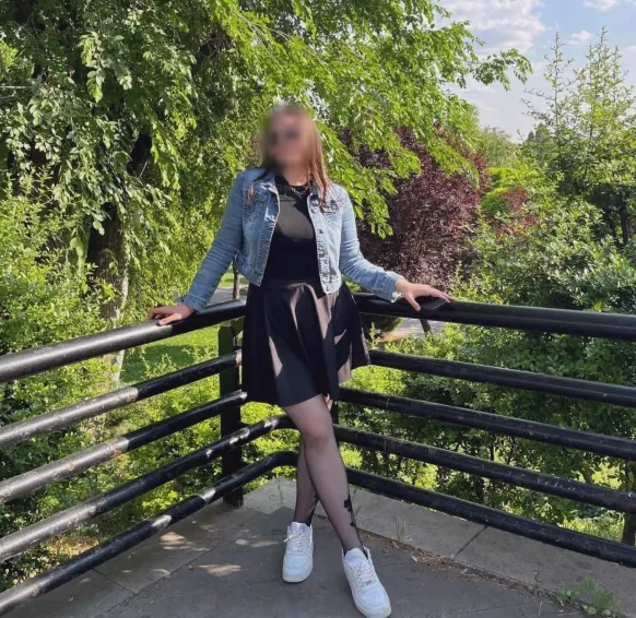 Olivia, 21