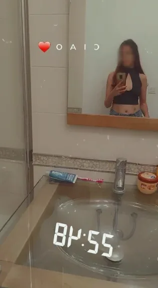 Rosa, 23
